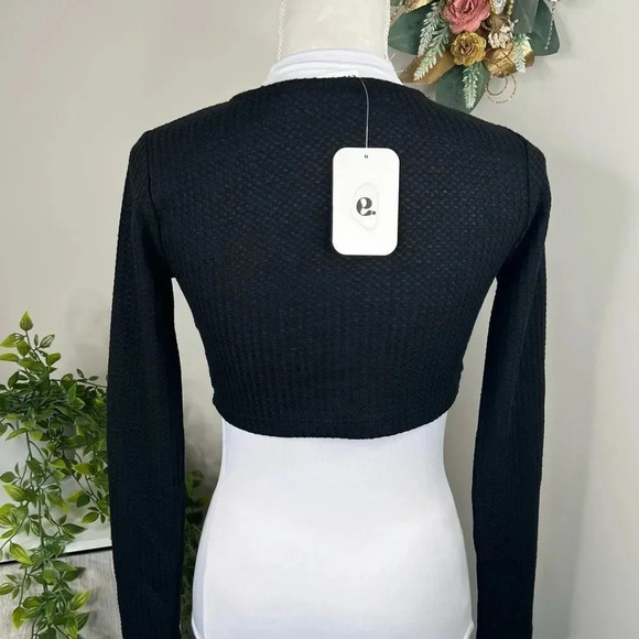 Elodie Black Knit Super Cropped Keyhole Top long Sleeve NEW Size XS - Picture 3 of 10